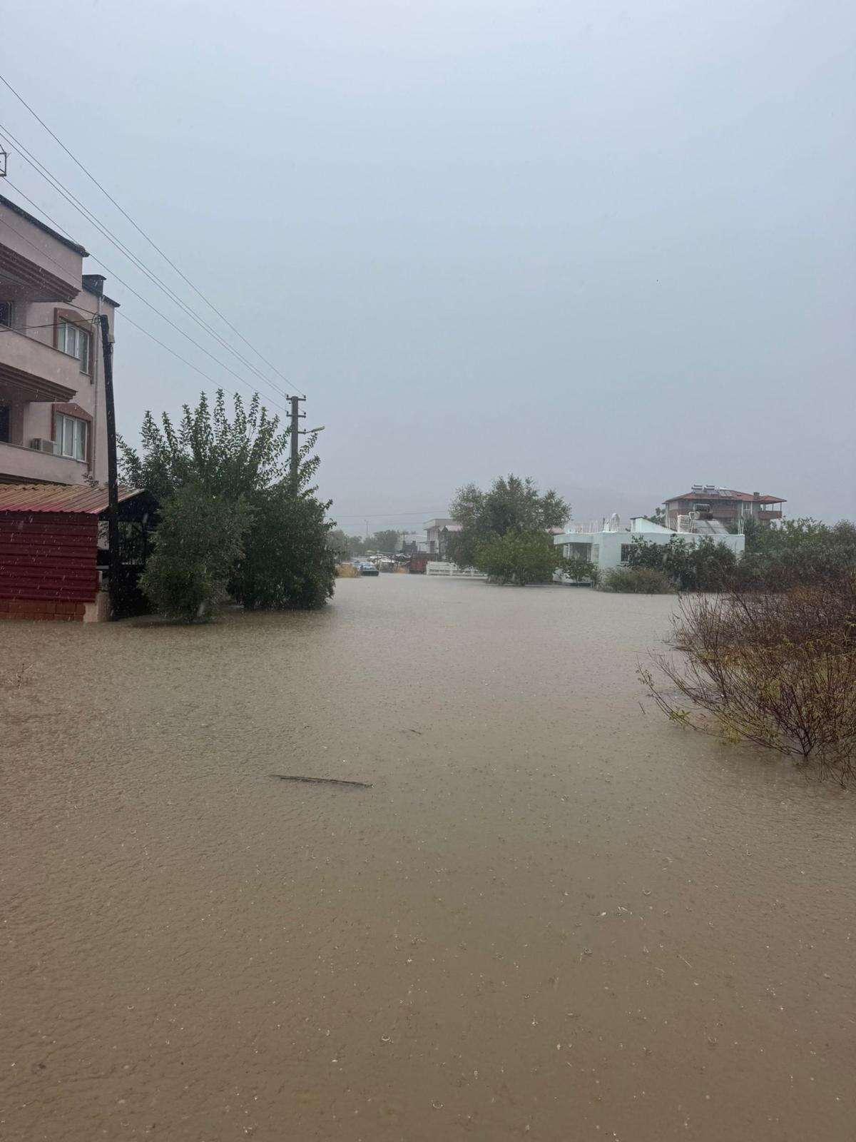 Muğla’da Sağanak ve Fırtına Hayatı Felç Etti 7